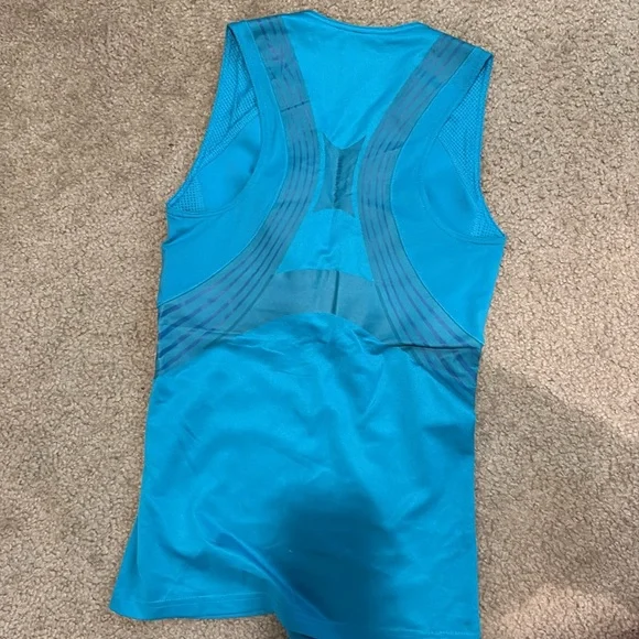 Reebok Women's Turquoise and Black Tank Top and Shirt bundle. - Picture 7 of 8
